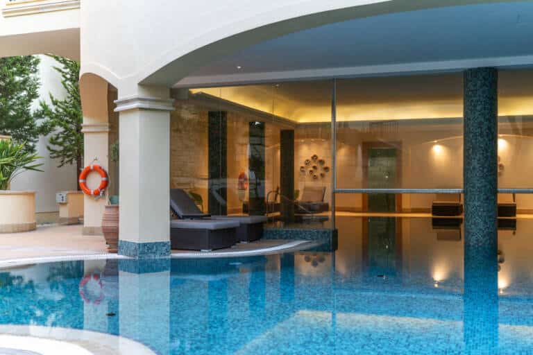 AH Hotel Inomhuspool