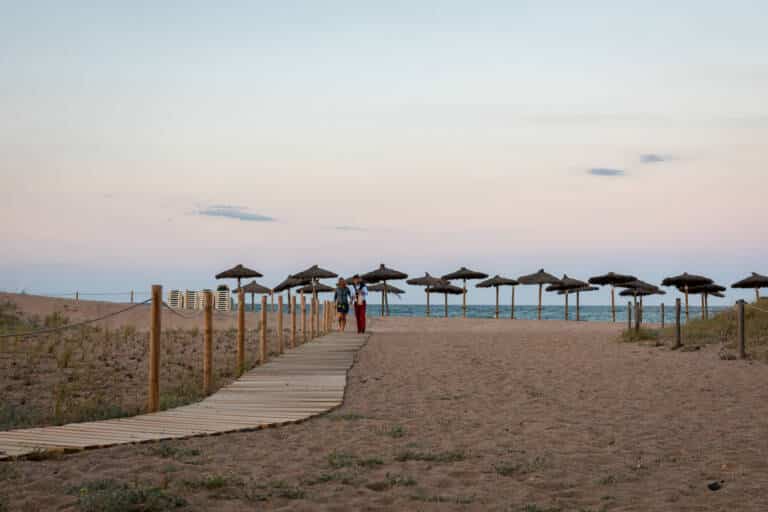 Beach_postasol_1920px