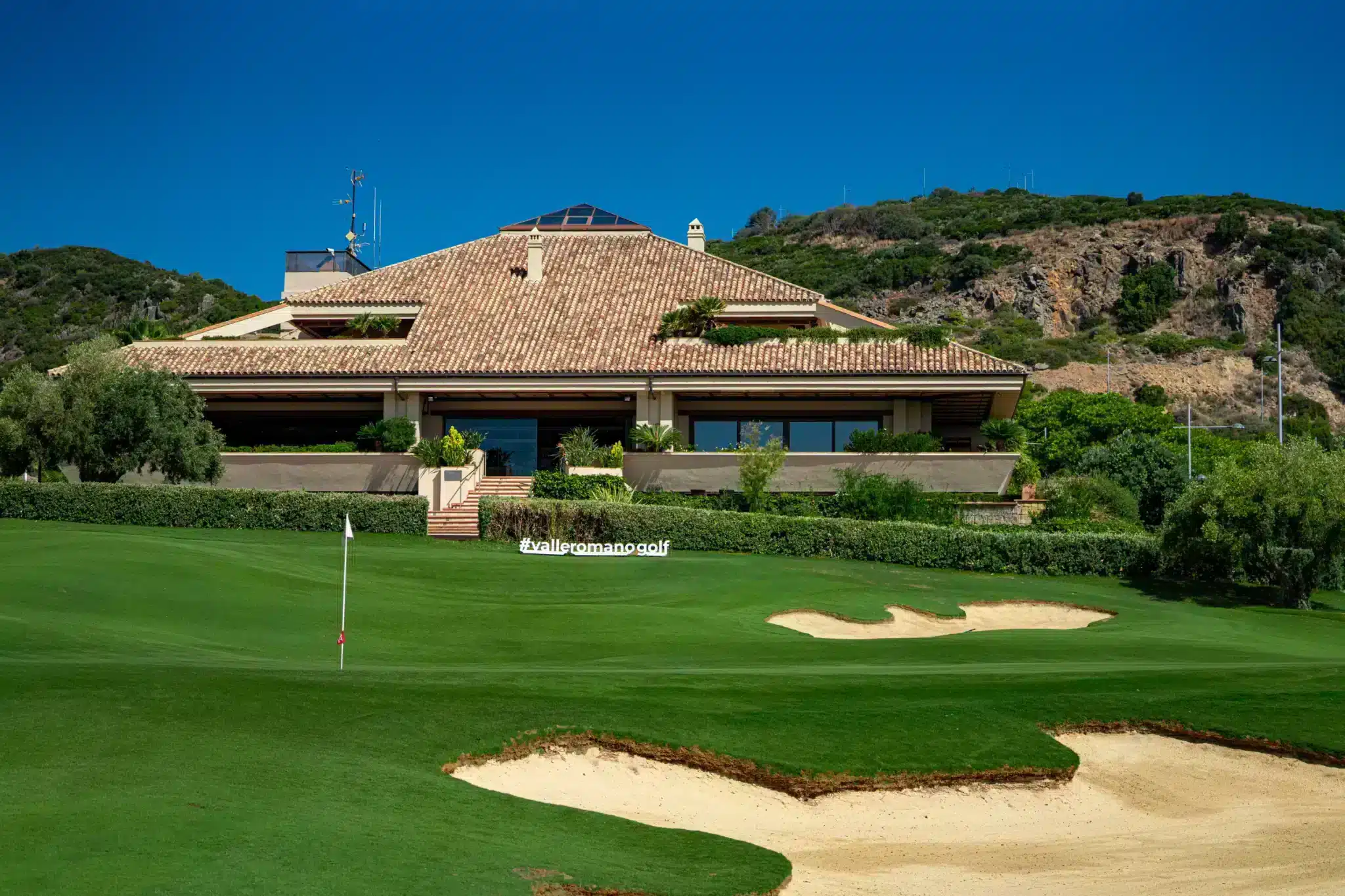 Long Stay golf i Estepona – den gamla stadsdelen i Estepona med blomsterprydda gator