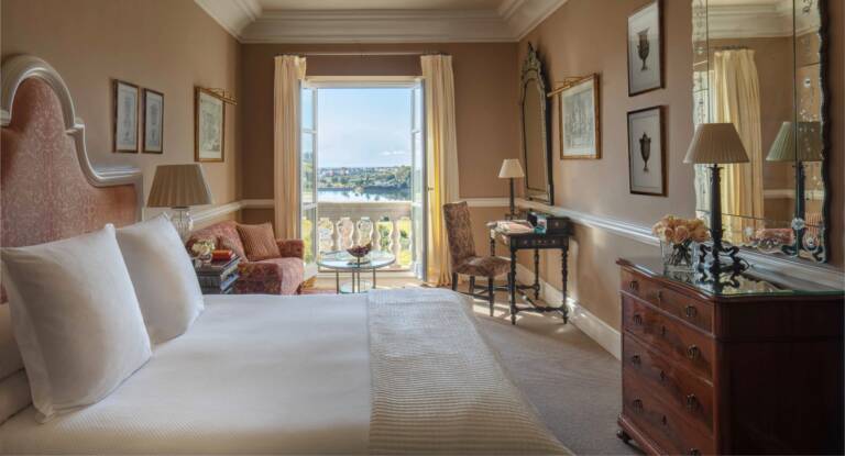 anantara_villa_padierna_palace_benahavis_marbella_resort_deluxe_room_1920x1037