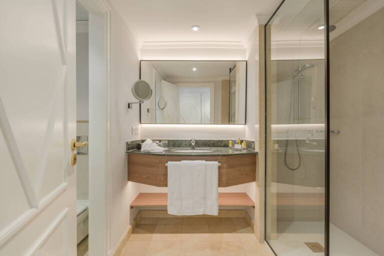 alcmm-bathroom-7433-hor-clsc