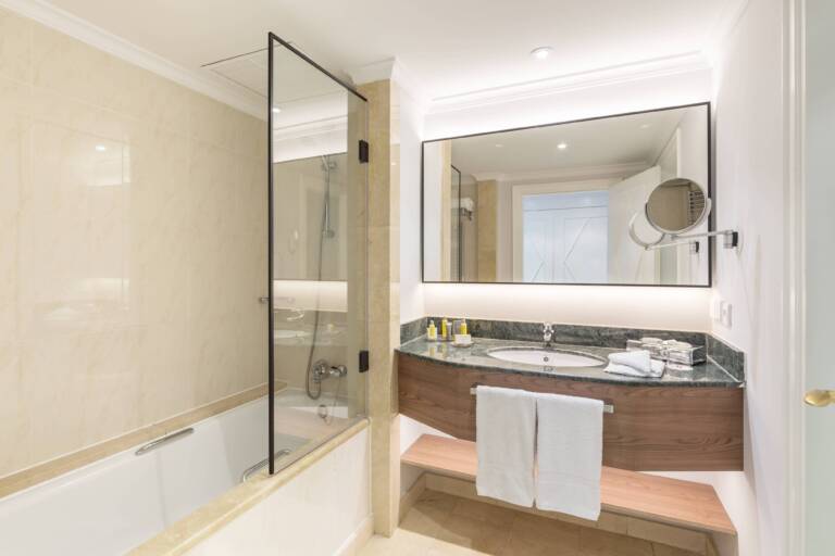alcmm-bathroom-7434-hor-clsc