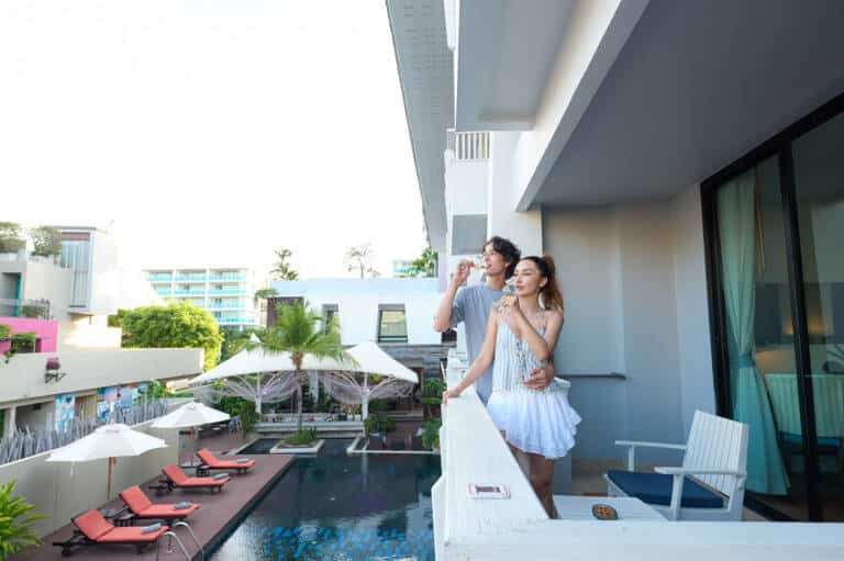 Loligo-Deluxe-Balcony-At-The-Balcony